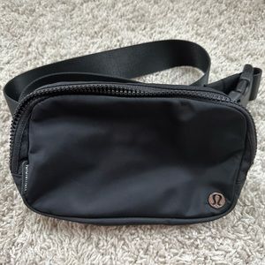 Lululemon Everywhere Belt Bag